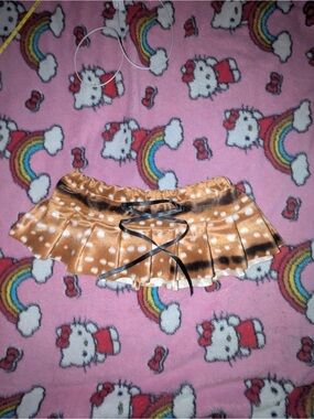 Fawn print pleated mini skirt